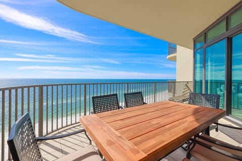 Condo, 3 Bedrooms | Property grounds