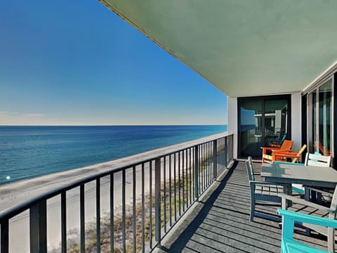 Condo (3 Bedrooms) | Front of property