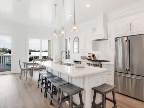 House, Multiple Beds, Patio, Pool View | Private kitchen | Fridge, microwave, oven, stovetop