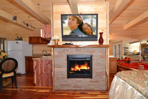 Sweetheart Cabin, 1 Bedroom, Jetted Heart-shaped Tub, Outdoor Hot Tub, Mountain View | Premium bedding, individually decorated, individually furnished