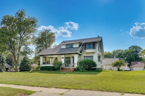 Sioux Center Vacation Rental | 5BR | 3BA | 2,600 Sq Ft | Stairs Required