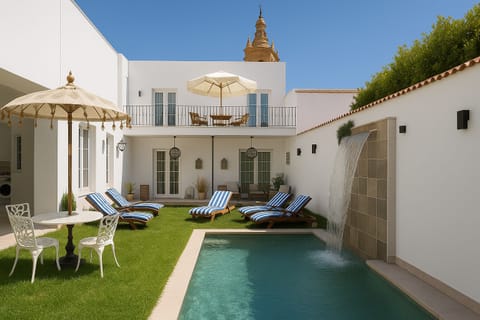 Outdoor pool, sun loungers