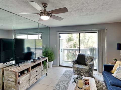 Condo, 1 King Bed with Sofa bed, Balcony | Living area | TV