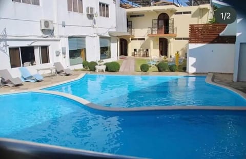 10 outdoor pools