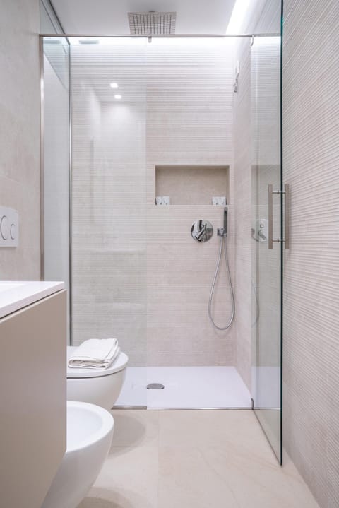 Premium Room | Bathroom | Jetted tub, hair dryer, towels