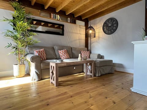 The Shack - Thatched Self Contained Annex Campground/ 
RV Resort in Test Valley District