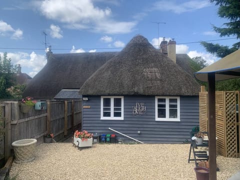 The Shack - Thatched Self Contained Annex Campground/ 
RV Resort in Test Valley District