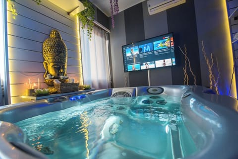 Romantic Suite | Living area