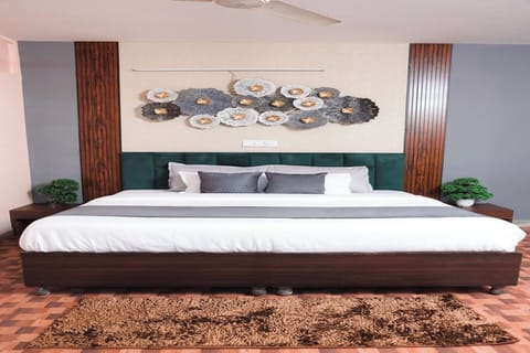 Deluxe Double Room | Premium bedding, down comforters, desk, laptop workspace