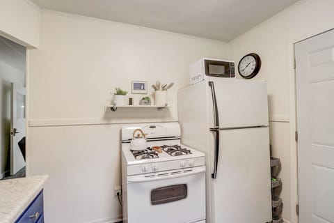 Full size oven/stove and fridge!