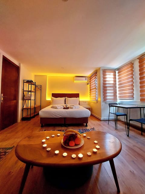 Family Suite, 1 Queen Bed with Sofa bed, Non Smoking, Kitchen | Egyptian cotton sheets, premium bedding, Select Comfort beds, minibar