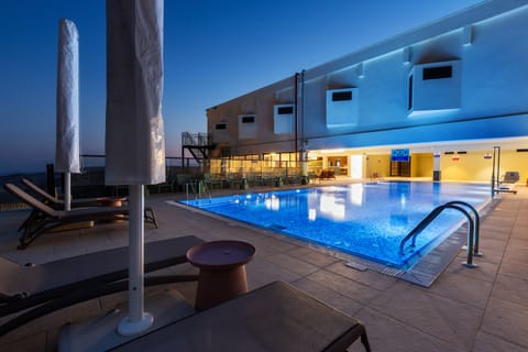 Seasonal outdoor pool, pool umbrellas, sun loungers