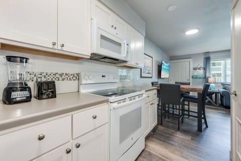 interior - Savor the convenience of this compact kitchen