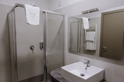 Comfort Double Room | Bathroom | Slippers