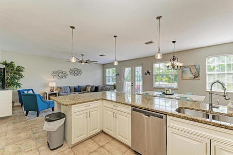 Open concept living, dining, kitchen area