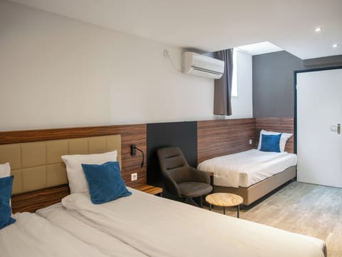 Standard Triple Room | Desk, soundproofing, iron/ironing board, free WiFi