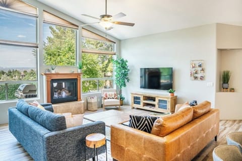 Upstairs living room with views of the valley and Sedona!