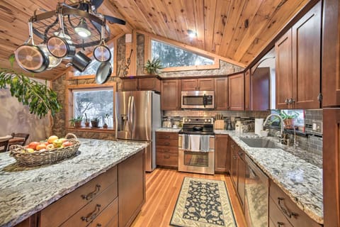 Fully stocked chef kitchen with central island waterfront nature.