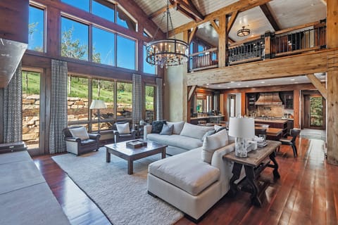 Cozy & Bright Great Room