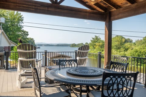 Mount Carmel Retreat | 3 Bedroom Lake House On Lake Hamilton W/ Dock, Pergola, Grill & More