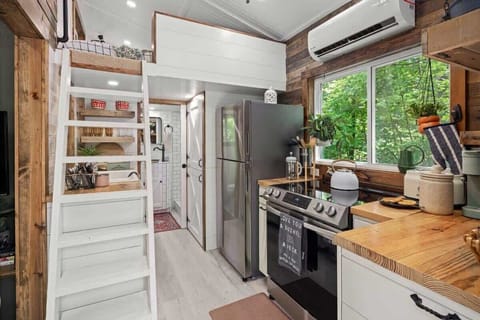 🥚🍳 Cook farm‑fresh eggs and create delicious dishes in our well‑equipped kitchen.