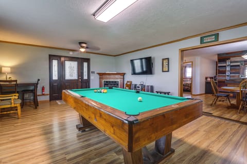 Newkirk Vacation Rental | 3BR | 2BA | Stairs Required | 2,122 Sq Ft
