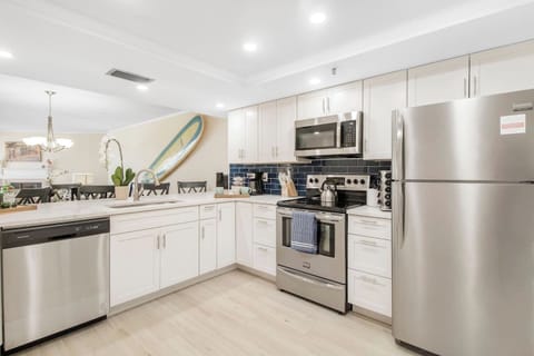 Fully equipped kitchen with new appliances. 