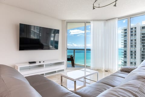 75" smart TV - ocean views from the couch. 