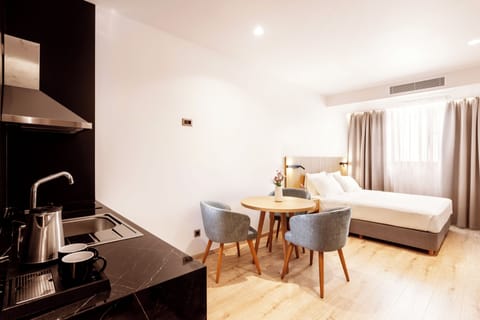 Superior Double or Twin Room | Egyptian cotton sheets, premium bedding, desk, laptop workspace