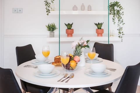City Apartment | In-room dining