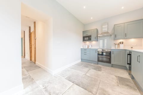 Cottage | Private kitchen | Fridge, dishwasher, electric kettle, toaster