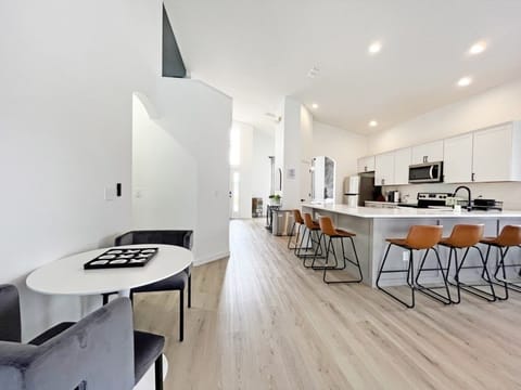 House, 6 Bedrooms | Private kitchen