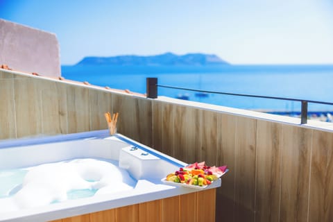 Rooftop Deluxe Room with Sea View and Jacuzzi | Premium bedding, Select Comfort beds, in-room safe, blackout drapes
