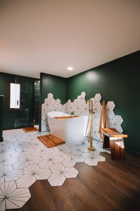 Free standing tub