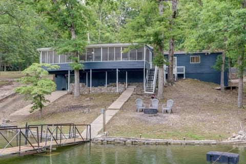 Camdenton Vacation Rental | 4BR | 2BA | 1 Step Required for Entry | 1,976 Sq Ft