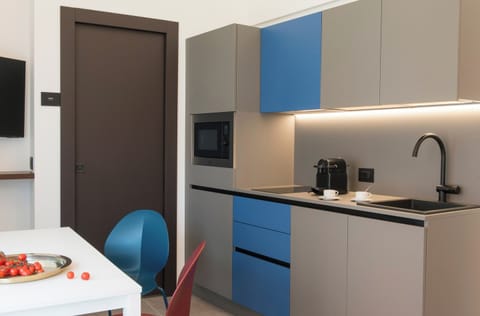 Standard/Triple Apartment | Private kitchen | Electric kettle