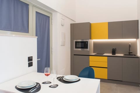 Deluxe Apartment | Private kitchen | Electric kettle