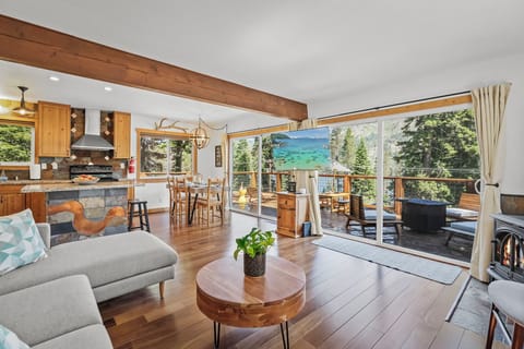 Living Room- Lake Vista Hideaway