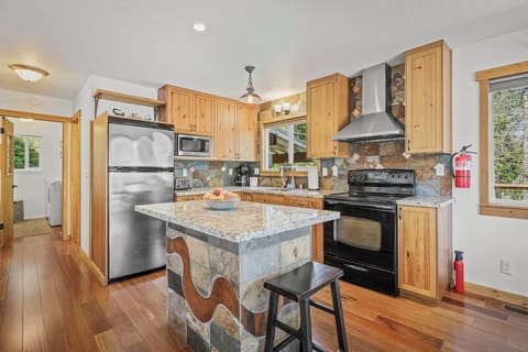 Kitchen- Lake Vista Hideaway