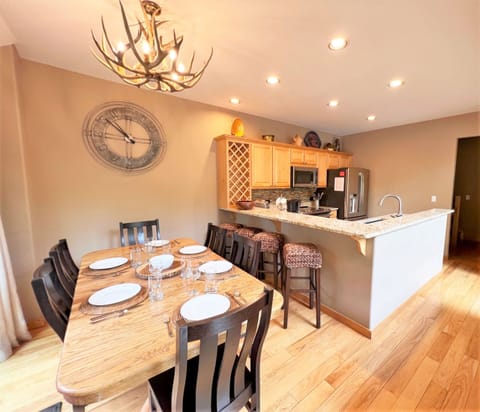 Dining area to gather with your fav people!