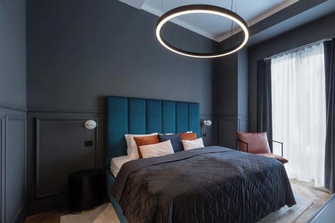 Modern bedroom with queen size bed
