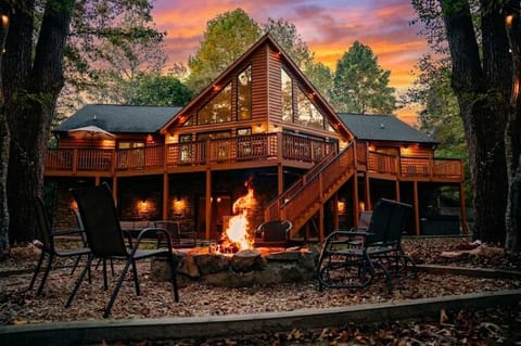 Welcome to Alpine River Escape! Unwind around the fire pit as the sun sets, creating the perfect atmosphere for a memorable getaway.