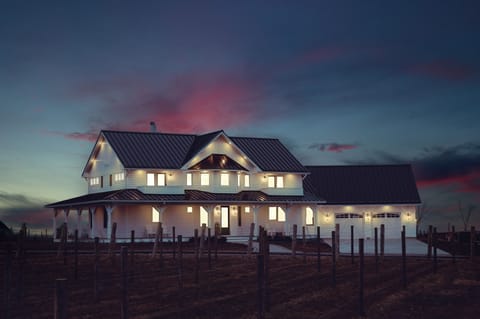 A beautifully styled 6-bedroom retreat tucked into Yuba Vineyards, just 0.5 miles from Horse Shows by the Bay