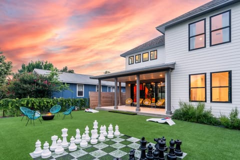 Lifesize Backyard Chess Set