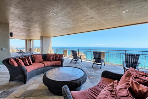 Spacious Patio deck