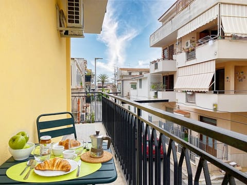 Deluxe Apartment | Balcony
