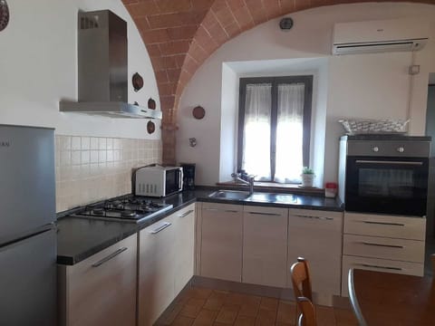 Villa | Private kitchen | Full-size fridge, microwave, oven, stovetop