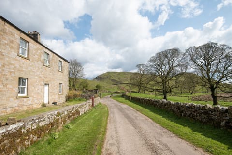 Walltown Farm Cottage - external front views of the property