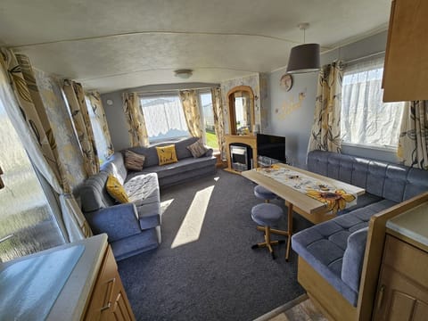 Chalet | Living area | Fireplace