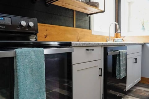 C0a7a3db 2b12 492a a123 1d5af7cae202